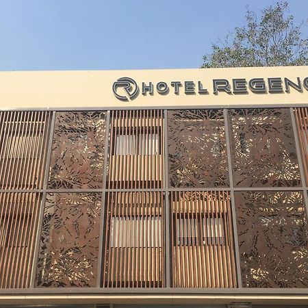 Hotel Regency Surat Exteriör bild